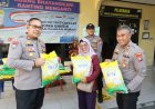 Senyum Sumringah Warga , Peroleh Beras Murah dari Polres Gresik di Hari Pangan Sedunia